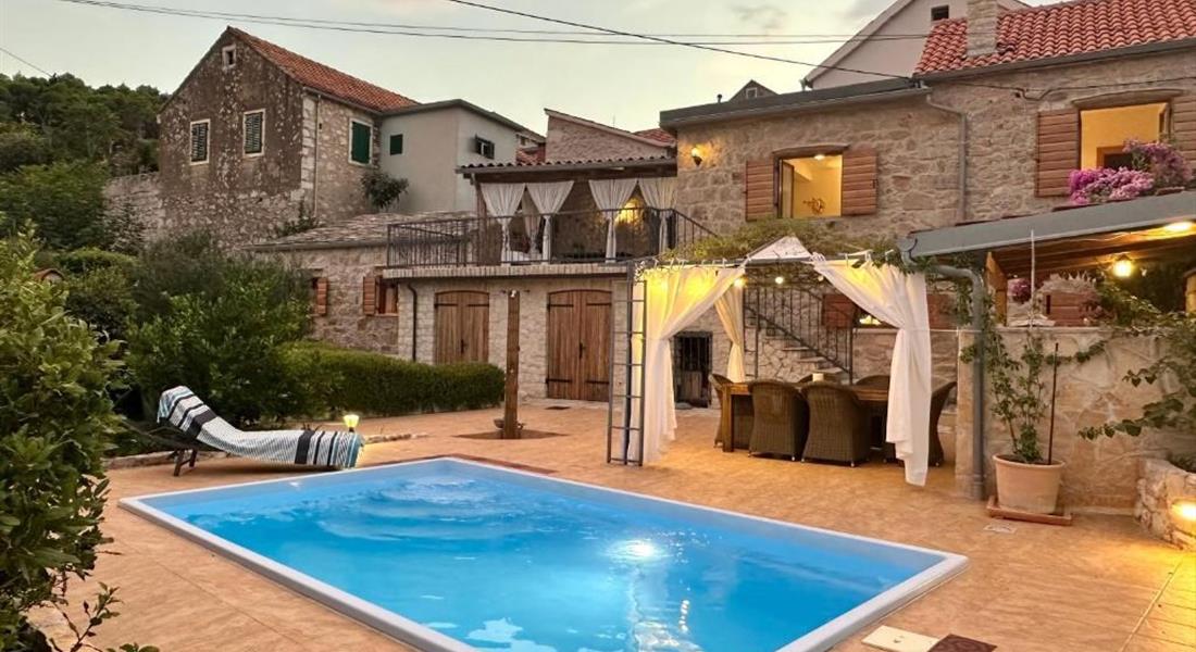 SÍLA ŽENY NA OSTROVĚ HVAR